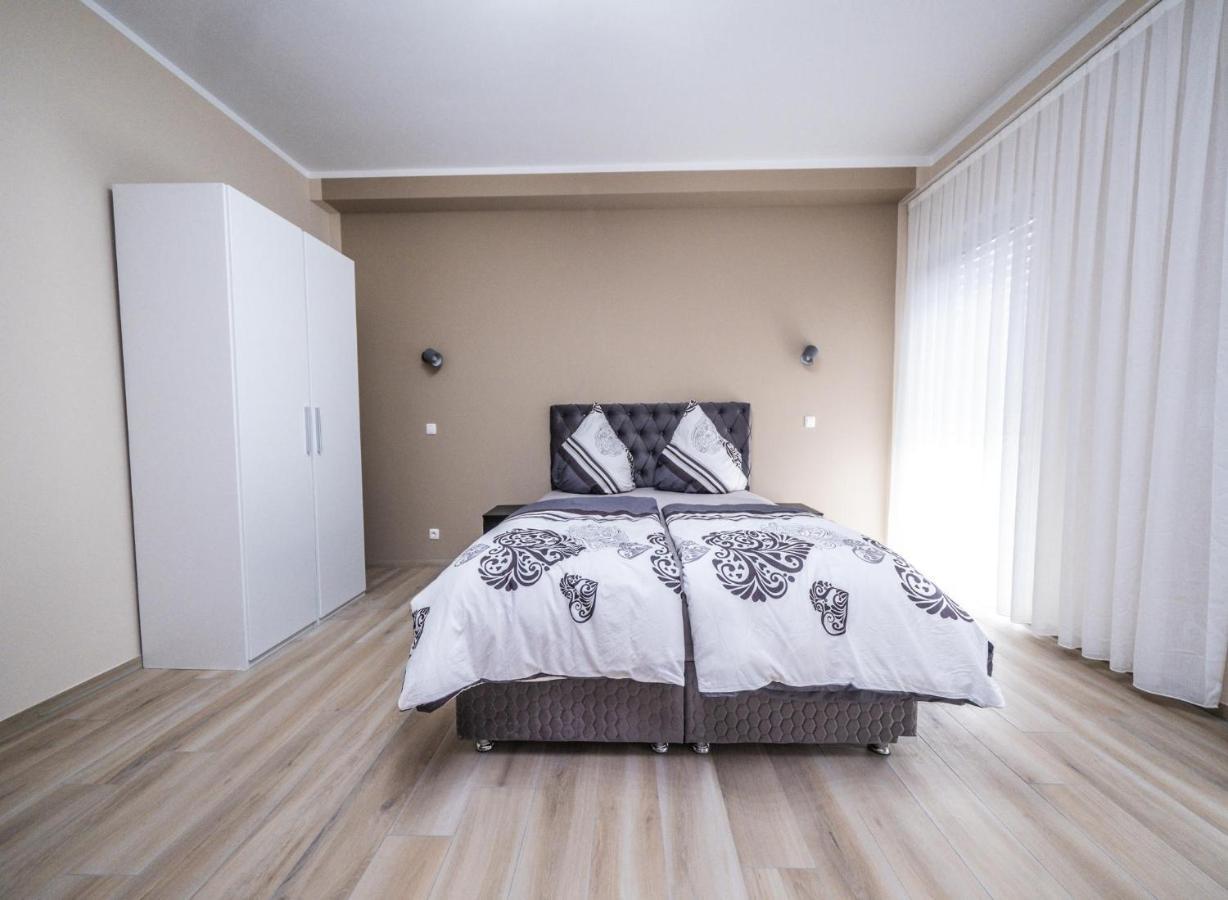 Main Boardinghouse Apartment *